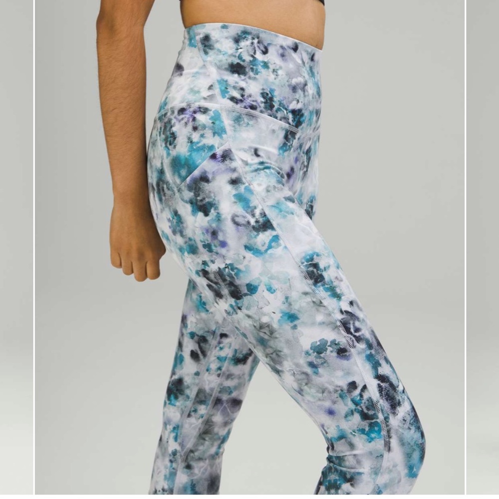 Lululemon Align High Rise Crop with Pockets 23"
Kaleidofloral Multi